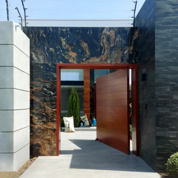 Puerta Madera | La Molina Vieja